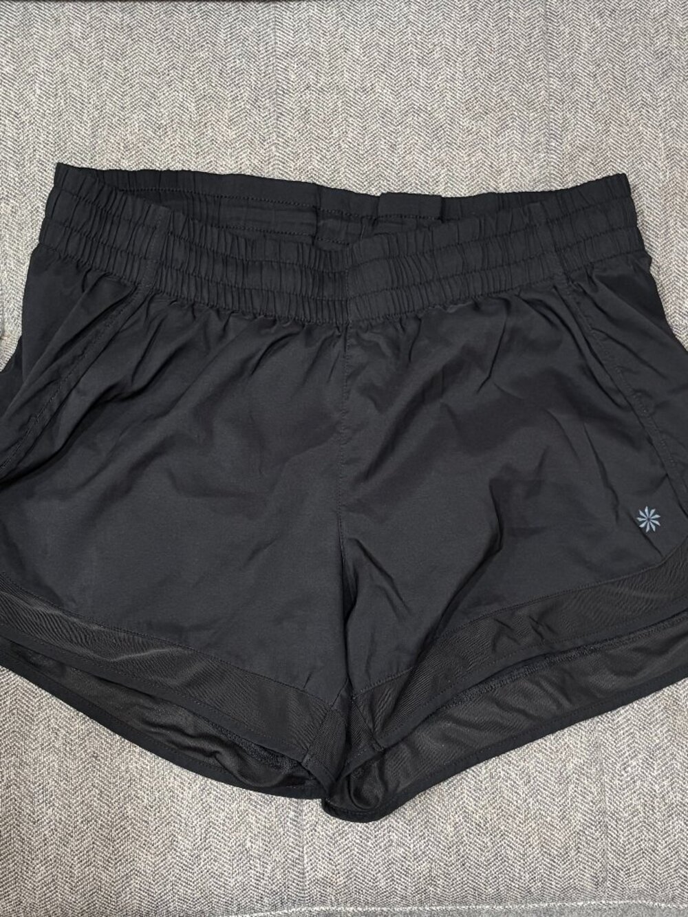 ATHLETA Black Mesh Racer Run Short 4" Womens Athleisure Running Shorts Size M